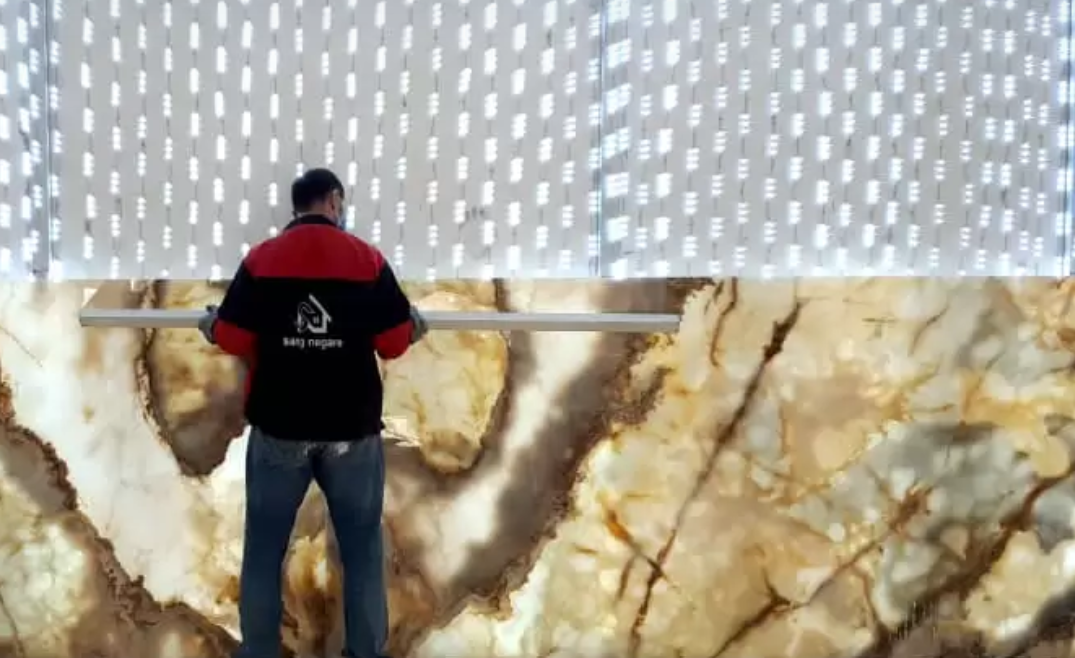 نصب و اجرای حرفهای سنگ در محل پروژه