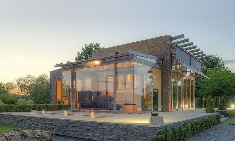 سنگ نمای ساختمان مدرن با متریال مقاوم و اجرای اصولی